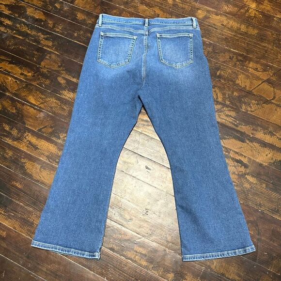 Loft distressed 32/14 kick crop flared elevated basic jeans - Picture 6 of 6